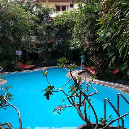 Secret Garden Inn Kuta  Exterior photo
