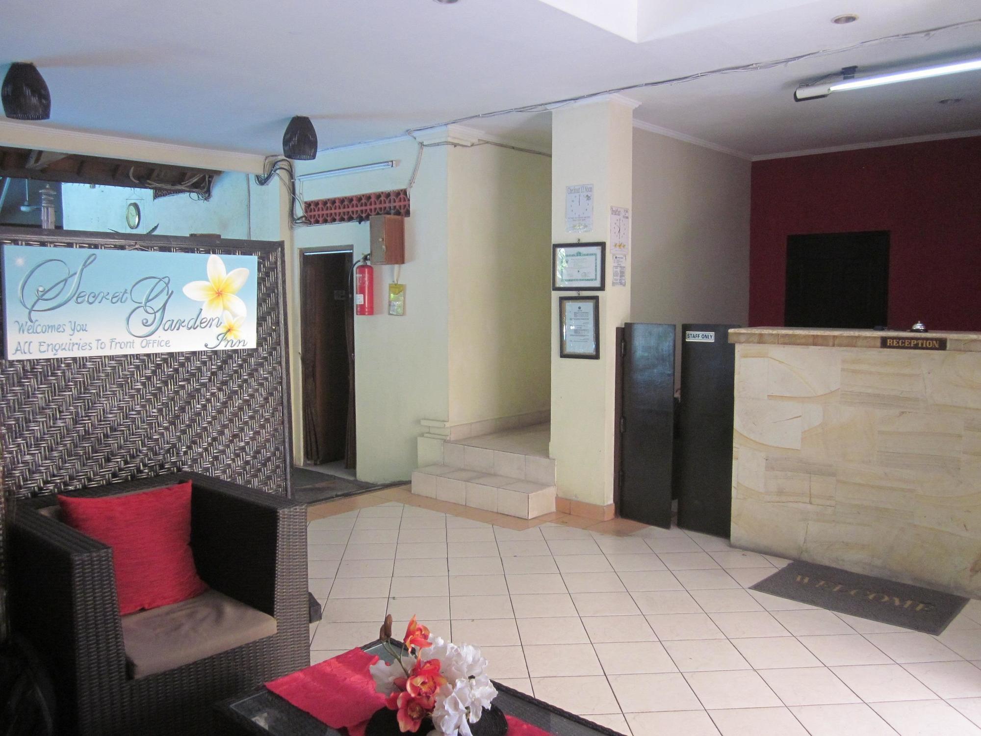 Secret Garden Inn Kuta  Exterior photo
