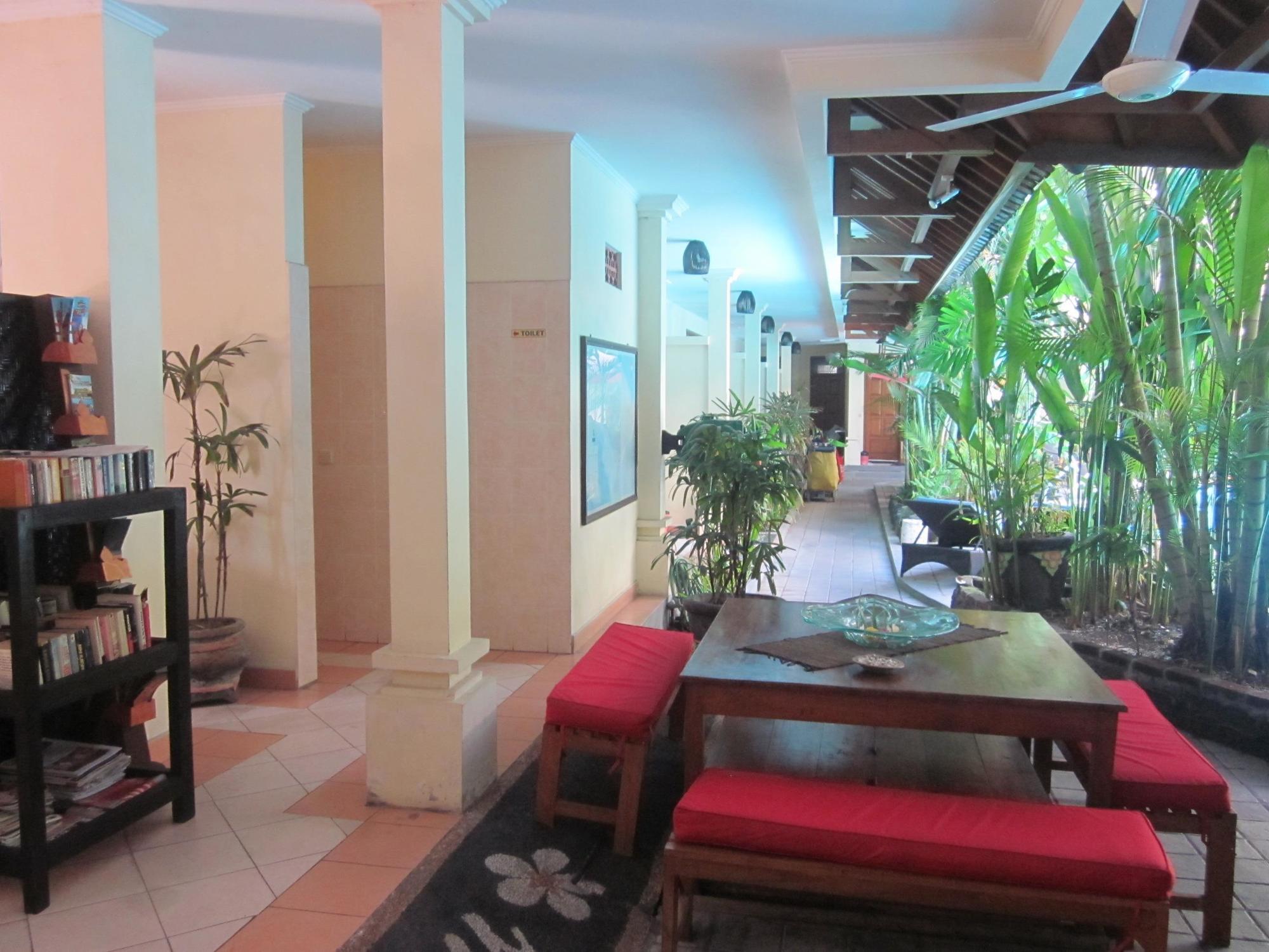 Secret Garden Inn Kuta  Exterior photo