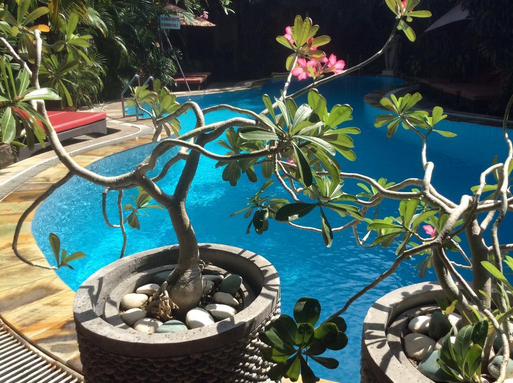 Secret Garden Inn Kuta  Exterior photo
