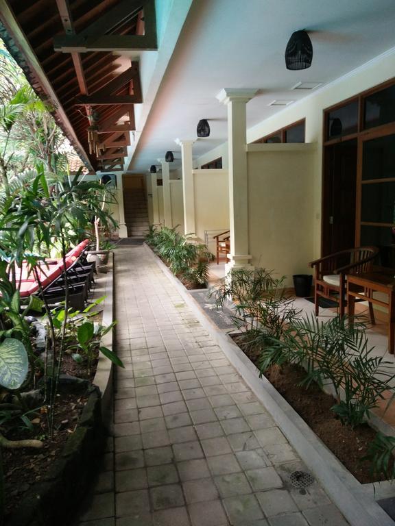 Secret Garden Inn Kuta  Exterior photo
