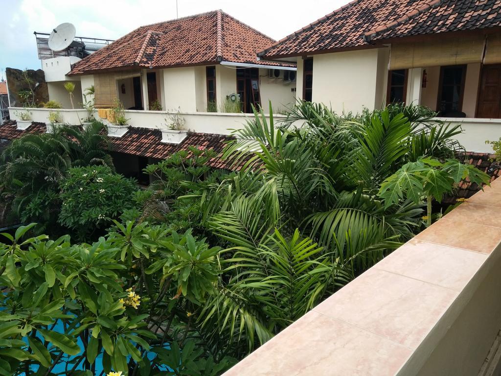 Secret Garden Inn Kuta  Exterior photo