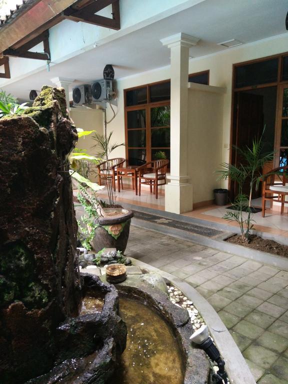 Secret Garden Inn Kuta  Exterior photo