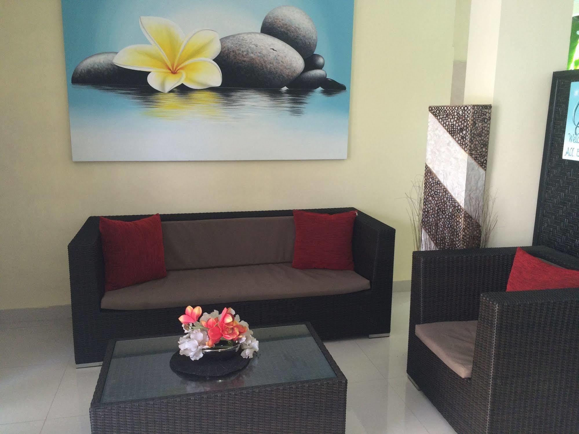 Secret Garden Inn Kuta  Exterior photo