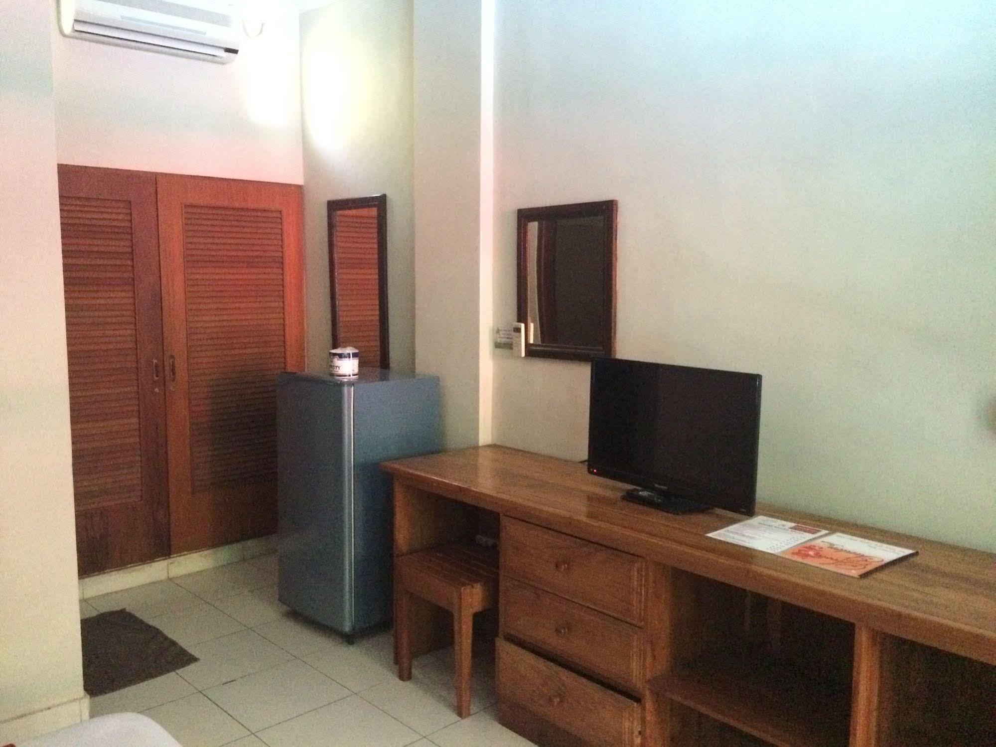 Secret Garden Inn Kuta  Exterior photo