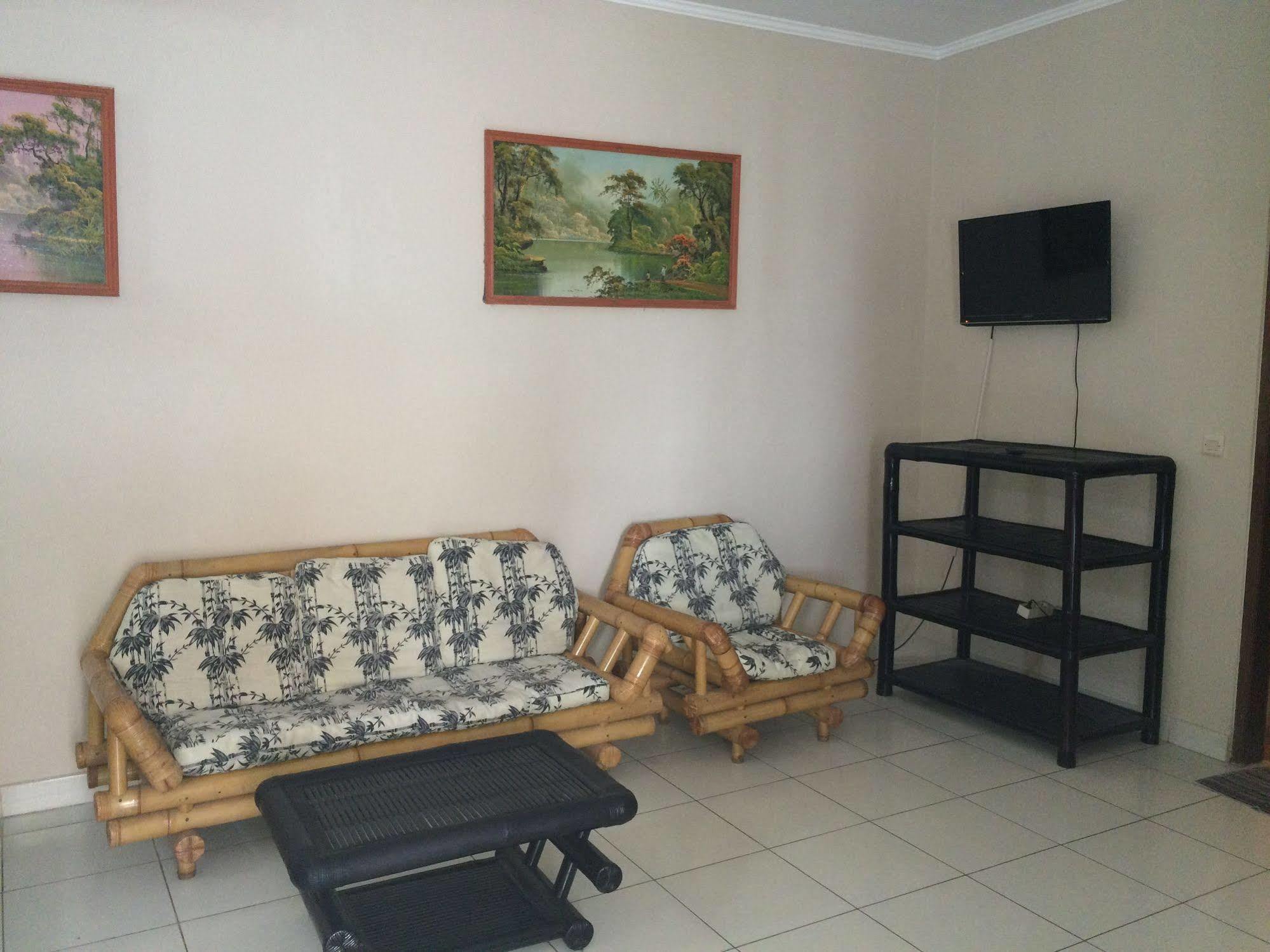 Secret Garden Inn Kuta  Exterior photo