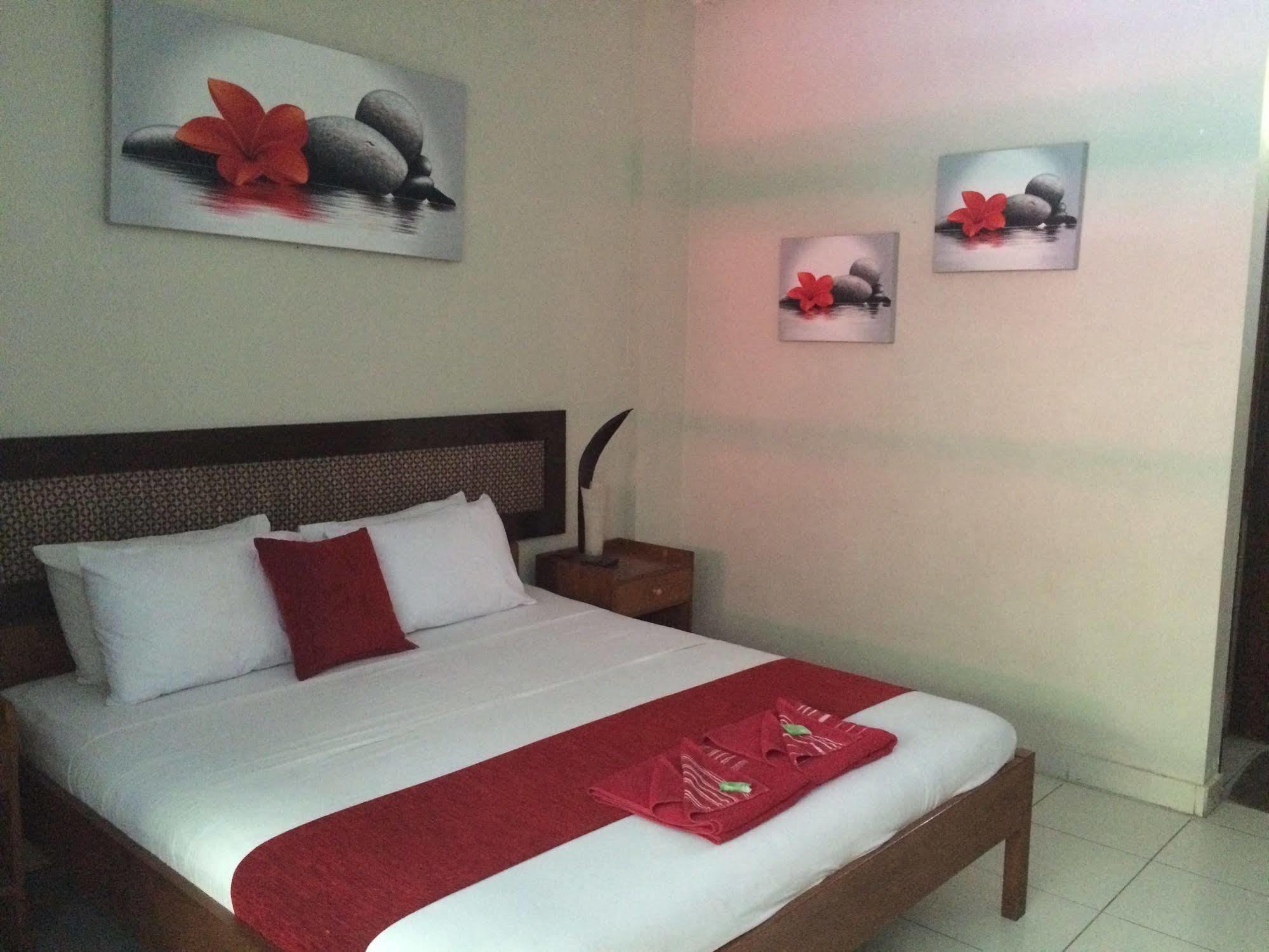 Secret Garden Inn Kuta  Exterior photo