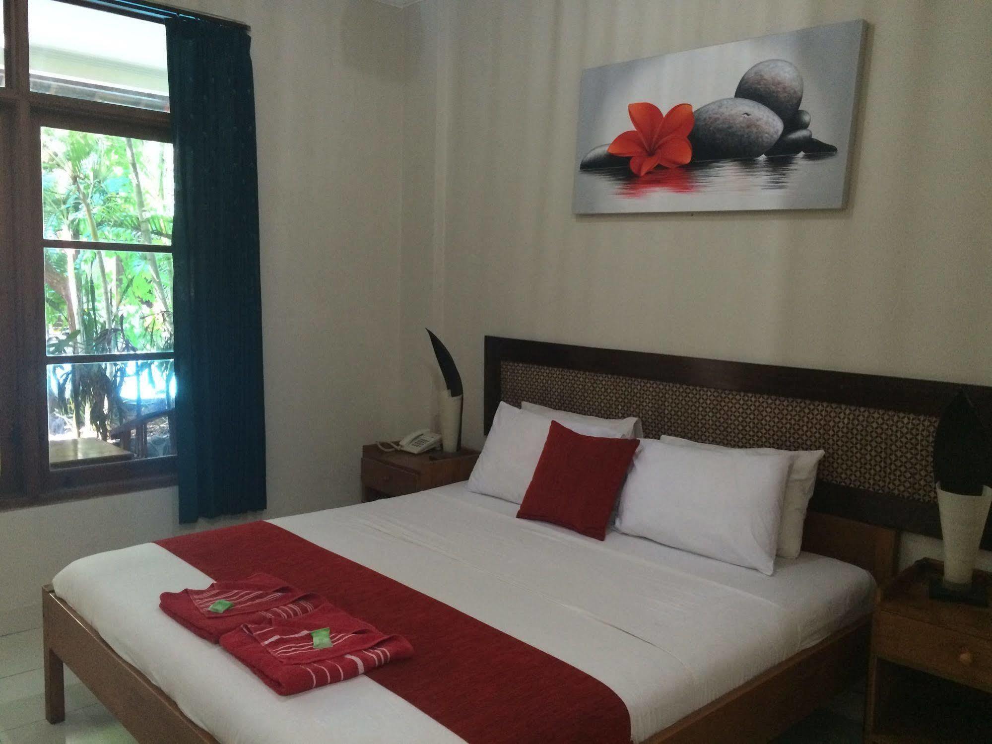 Secret Garden Inn Kuta  Exterior photo