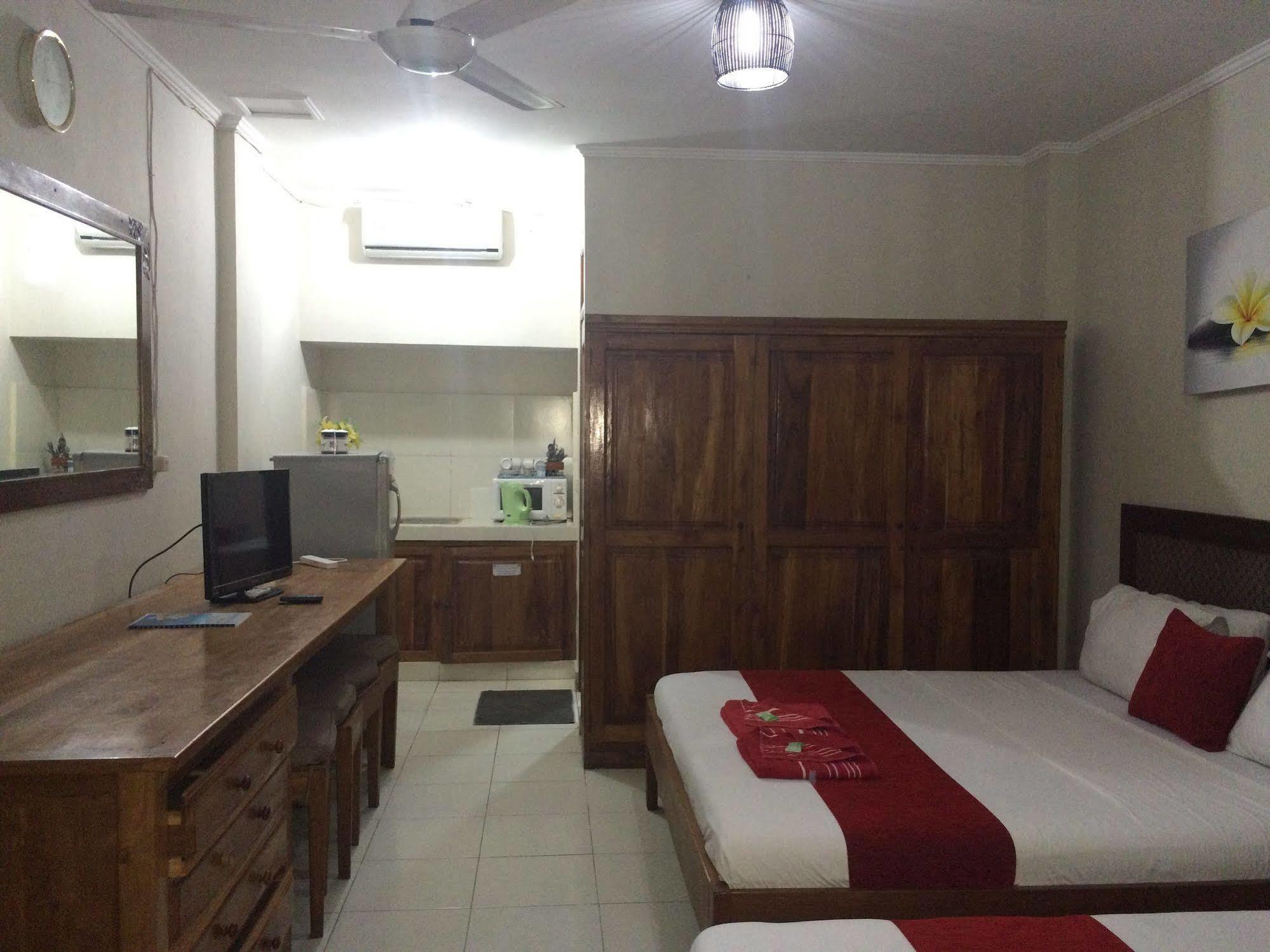 Secret Garden Inn Kuta  Exterior photo