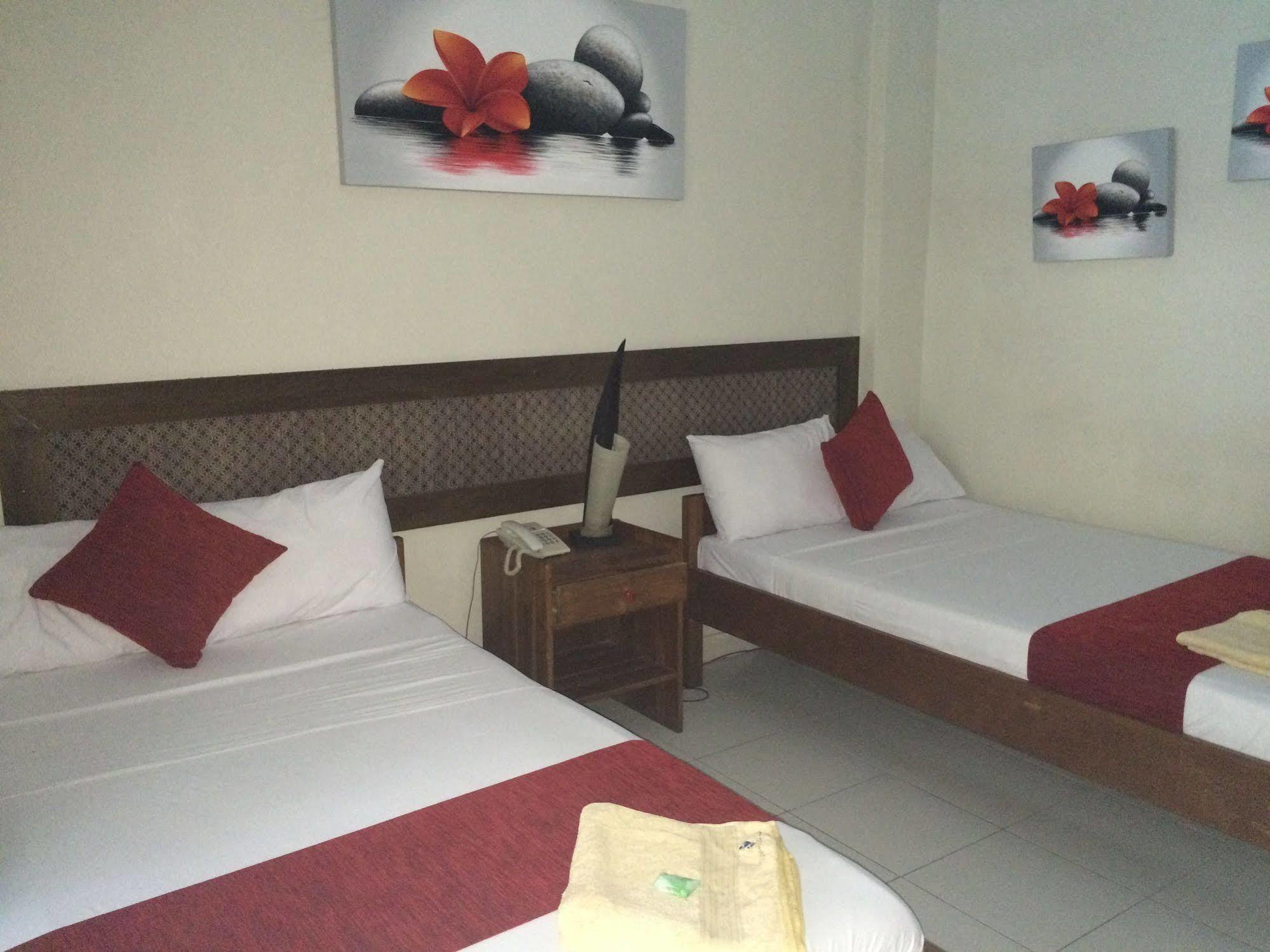 Secret Garden Inn Kuta  Exterior photo