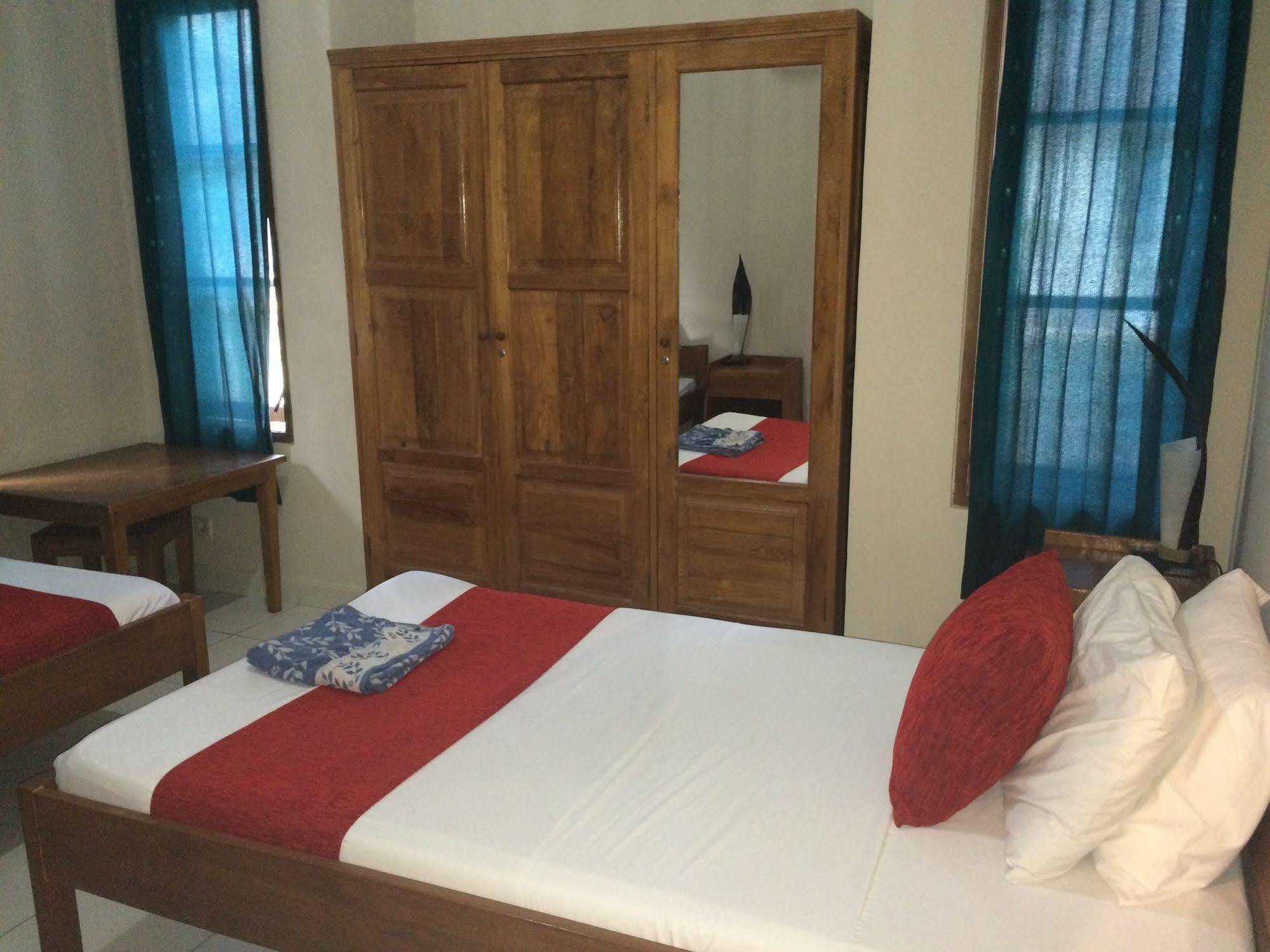 Secret Garden Inn Kuta  Exterior photo