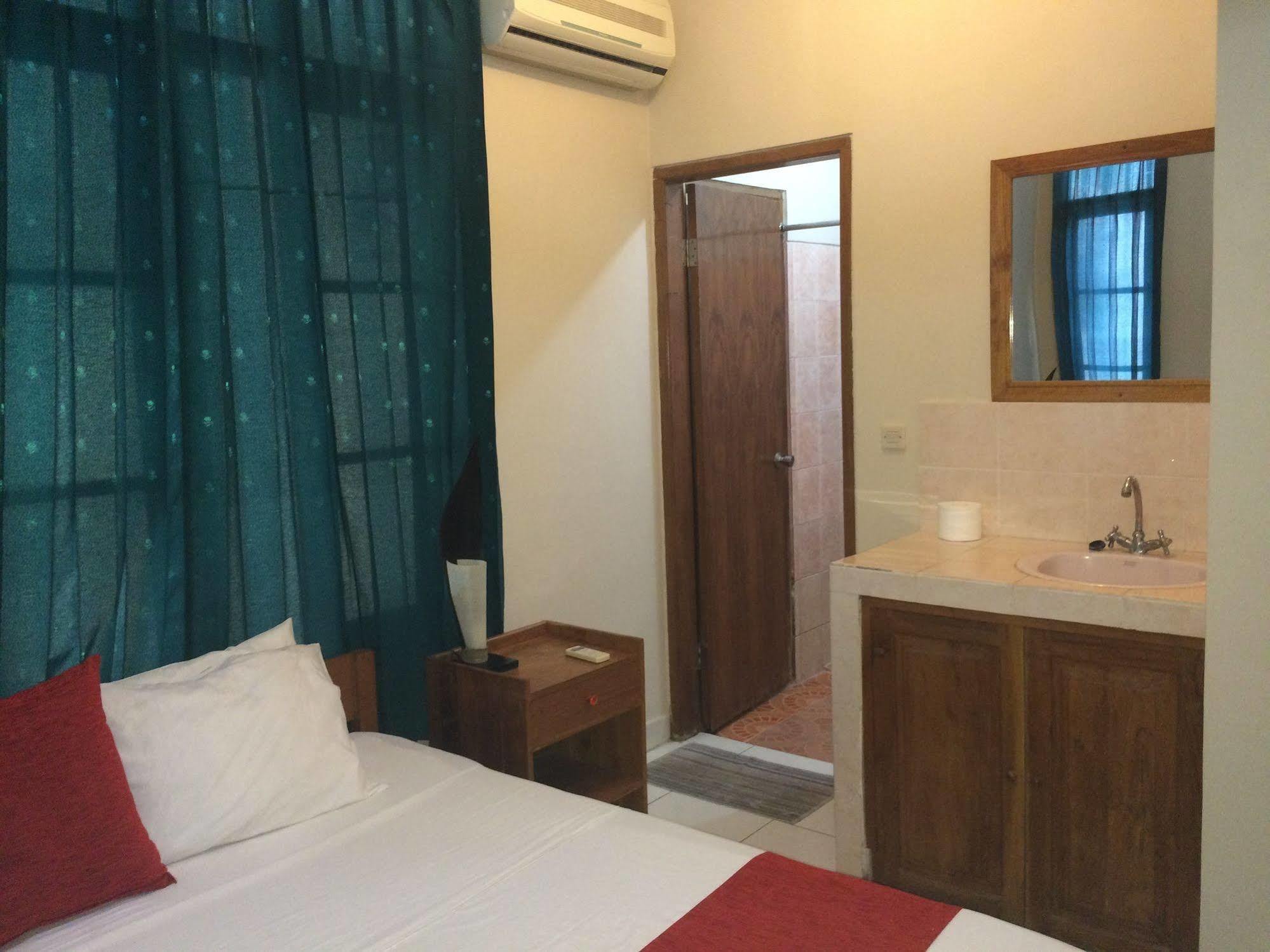 Secret Garden Inn Kuta  Exterior photo