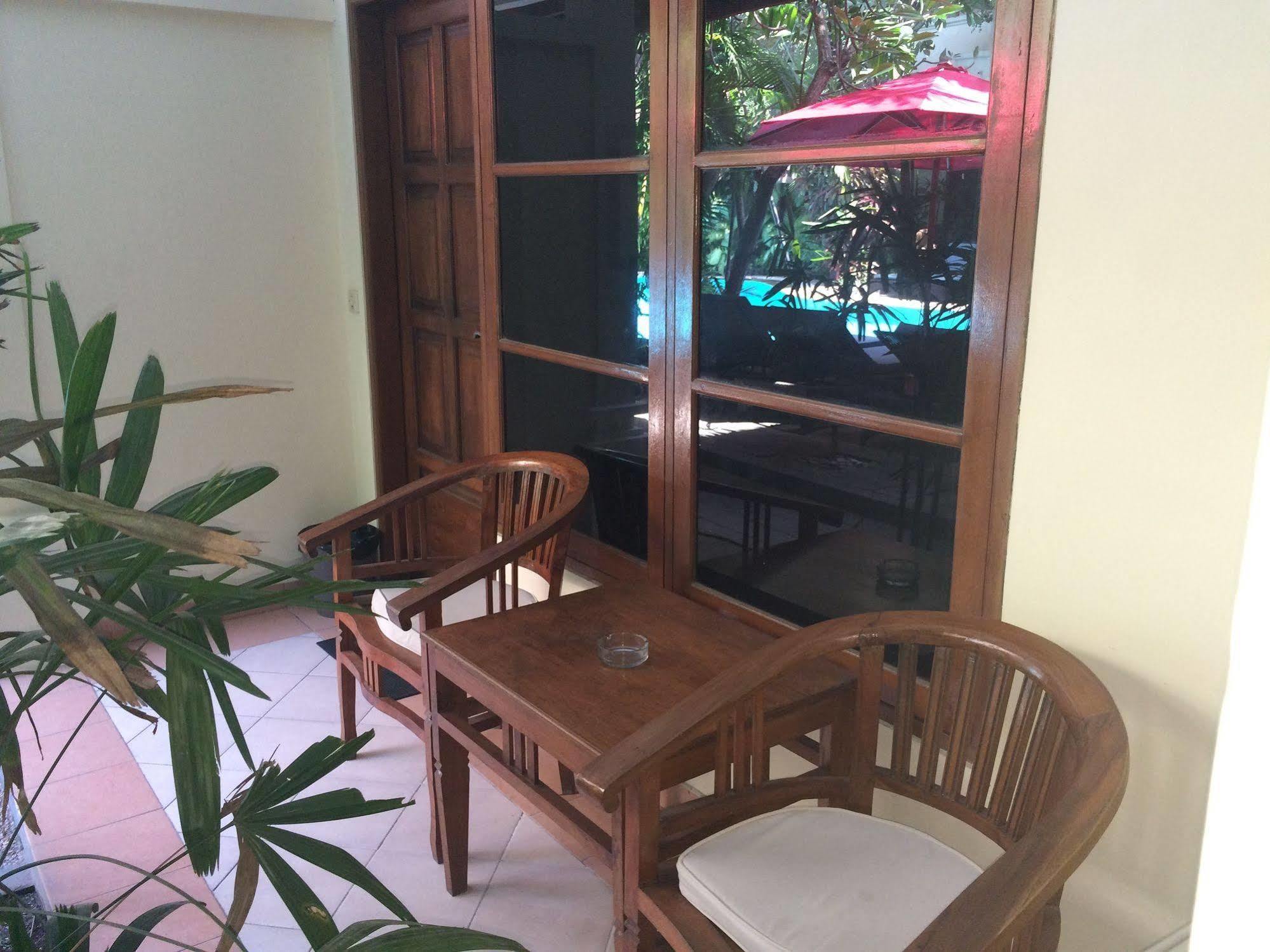 Secret Garden Inn Kuta  Exterior photo