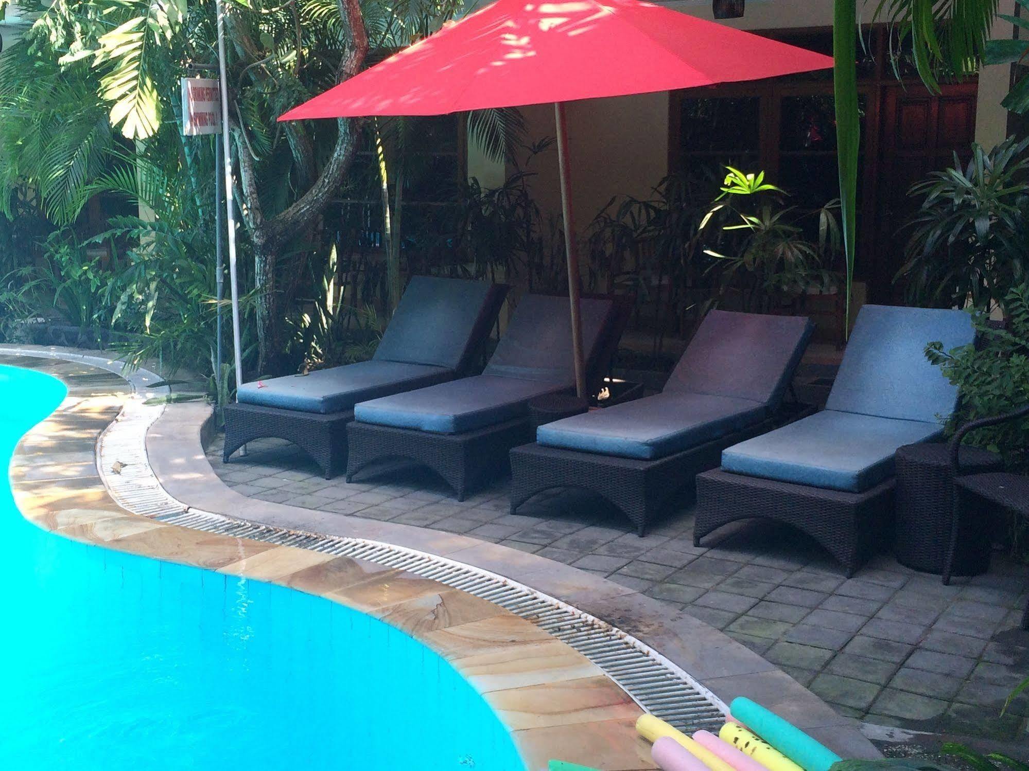 Secret Garden Inn Kuta  Exterior photo