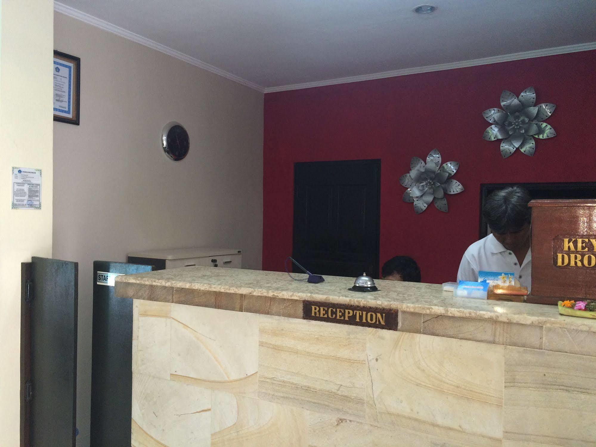 Secret Garden Inn Kuta  Exterior photo