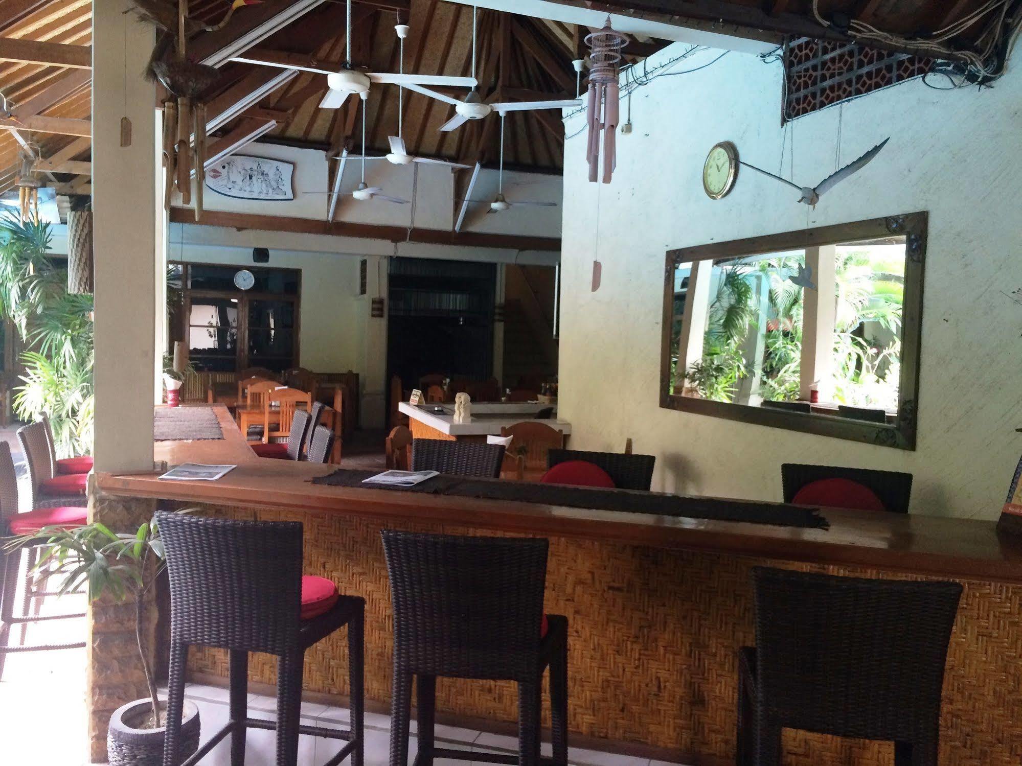 Secret Garden Inn Kuta  Exterior photo